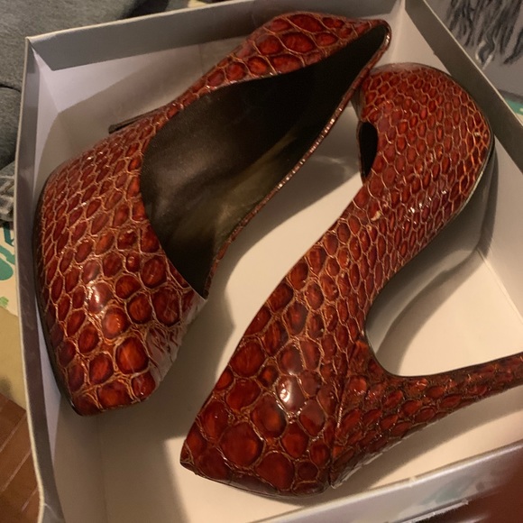 Barely worn heels - Picture 6 of 8